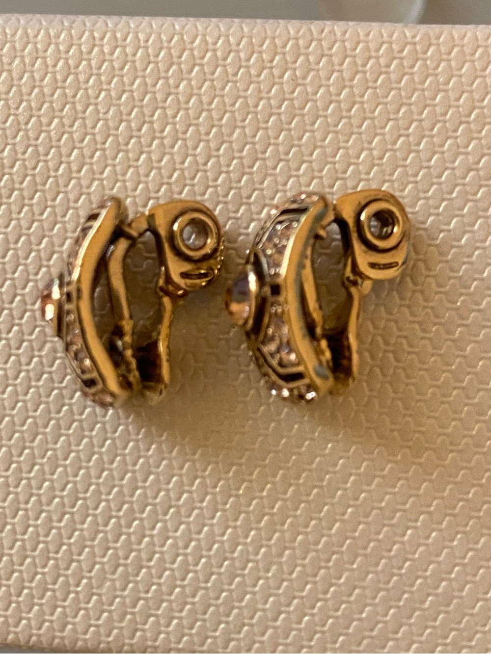 Monet Vintage Black & Gold Clip On Earrings - Picture 3 of 4